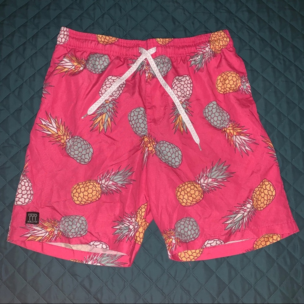 Pink Pineapple Brooklyn Cloth Size: M